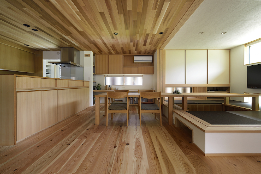 傾斜に沿って展開する平屋の家 フクダ ロングライフデザイン Se構法で建てる無添加注文住宅 大阪 神戸 奈良